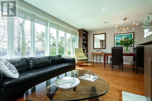 319 Macdonald Road, Oakville, ON - Indoor Photo Showing Living Room