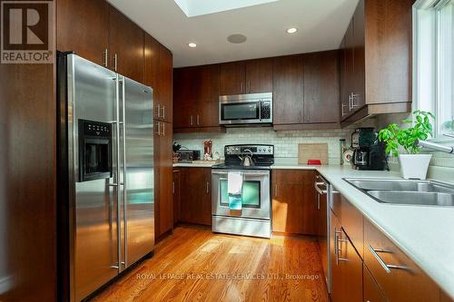 319 Macdonald Road, Oakville, ON - Indoor Photo Showing Kitchen With Double Sink