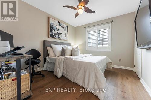 1181 Lindenrock Drive, Oakville, ON - Indoor Photo Showing Bedroom