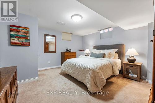 1181 Lindenrock Drive, Oakville, ON - Indoor Photo Showing Bedroom