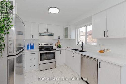 23 Hot Spring Road, Brampton, ON - Indoor Photo Showing Kitchen With Stainless Steel Kitchen With Double Sink With Upgraded Kitchen