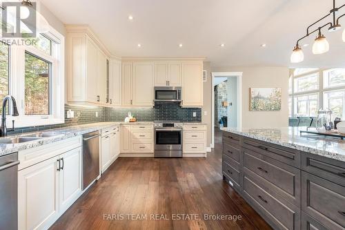 4245 Delta Road, Severn, ON - Indoor Photo Showing Kitchen With Double Sink With Upgraded Kitchen