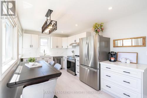 282 Robins Point Road, Tay, ON - Indoor Photo Showing Kitchen