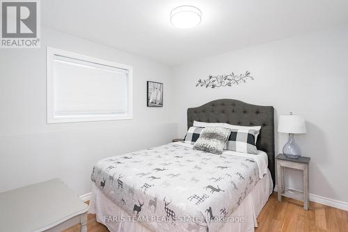 282 Robins Point Road, Tay, ON - Indoor Photo Showing Bedroom