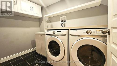 2509 Postmaster Drive, Oakville, ON - Indoor Photo Showing Laundry Room