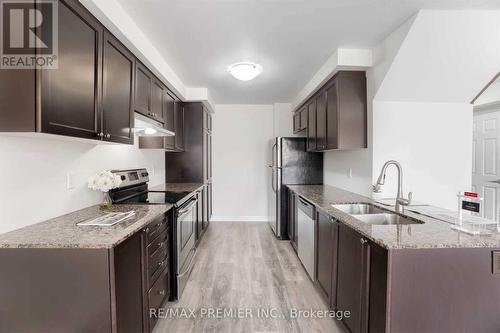 144 Daylily Lane, Kitchener, ON - Indoor Photo Showing Kitchen With Double Sink With Upgraded Kitchen