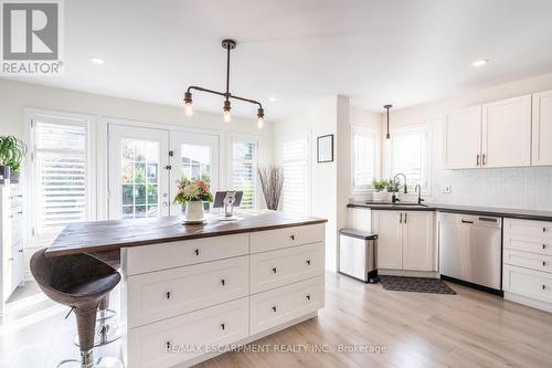 71 Joshua Avenue, Hamilton, ON - Indoor Photo Showing Kitchen