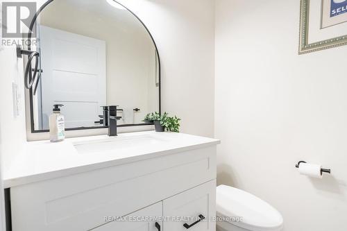 71 Joshua Avenue, Hamilton, ON - Indoor Photo Showing Bathroom