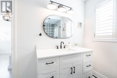 71 Joshua Avenue, Hamilton, ON - Indoor Photo Showing Bathroom