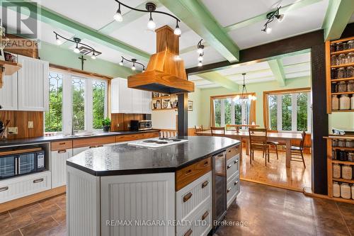 63023 Perry Road, Wainfleet, ON - Indoor Photo Showing Kitchen With Double Sink