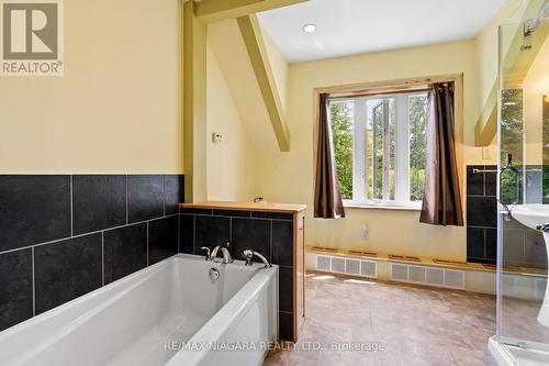 63023 Perry Road, Wainfleet, ON - Indoor Photo Showing Bathroom