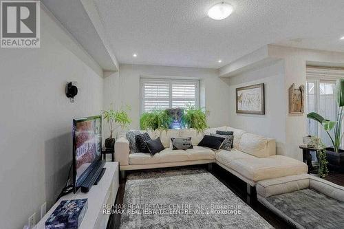 17 - 362 Plains Road E, Burlington, ON - Indoor Photo Showing Living Room