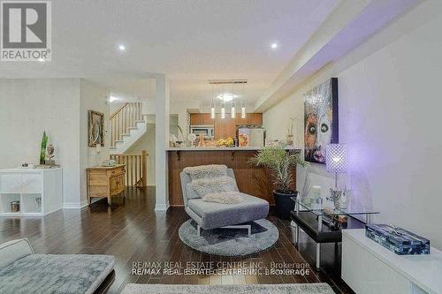 17 - 362 Plains Road E, Burlington, ON - Indoor Photo Showing Living Room