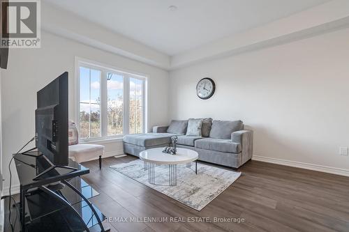 677 Park Road N, Brantford, ON - Indoor Photo Showing Living Room