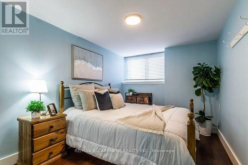 405 - 50 Main Street, Hamilton, ON - Indoor Photo Showing Bedroom