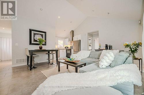 27 Aldridge Street, Hamilton, ON - Indoor Photo Showing Living Room