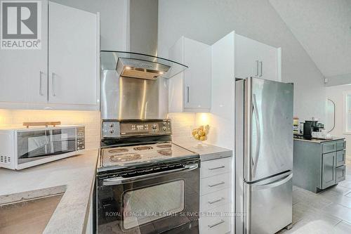 27 Aldridge Street, Hamilton, ON - Indoor Photo Showing Kitchen