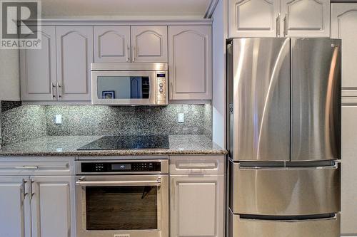 4008 Gallaghers Terrace, Kelowna, BC - Indoor Photo Showing Kitchen With Stainless Steel Kitchen With Upgraded Kitchen