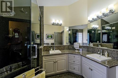 4008 Gallaghers Terrace, Kelowna, BC - Indoor Photo Showing Bathroom