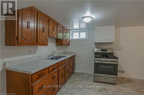 184 Kirkland Crescent, London, ON - Indoor Photo Showing Kitchen With Double Sink