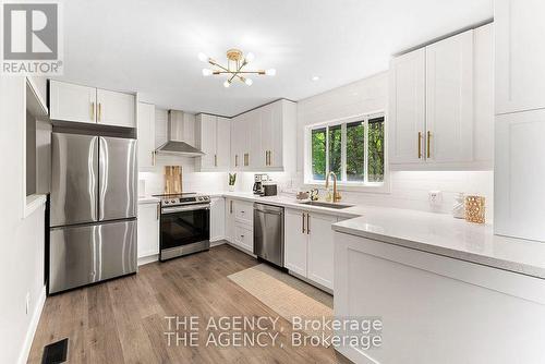 15 32Nd Street S, Wasaga Beach, ON - Indoor Photo Showing Kitchen