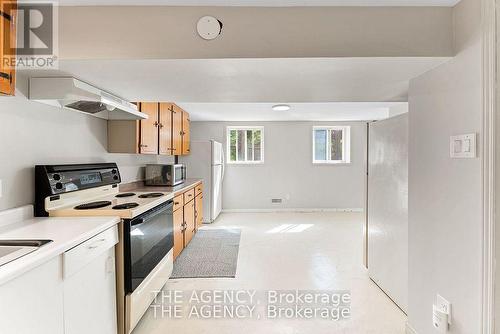 15 32Nd Street S, Wasaga Beach, ON - Indoor Photo Showing Kitchen