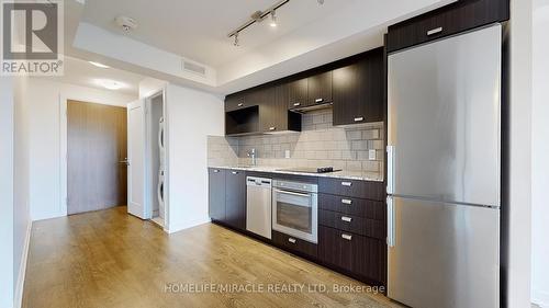 718 - 275 Village Green Square, Toronto, ON - Indoor Photo Showing Kitchen