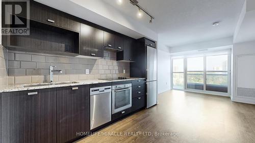 718 - 275 Village Green Square, Toronto, ON - Indoor Photo Showing Kitchen With Upgraded Kitchen