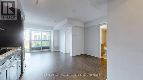 718 - 275 Village Green Square, Toronto, ON - Indoor Photo Showing Kitchen