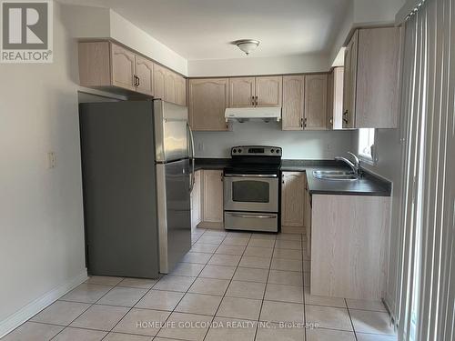 19 Redfinch Crescent, Vaughan, ON - Indoor Photo Showing Kitchen