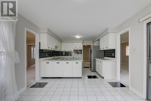 15 Delancey Crescent, Markham, ON - Indoor Photo Showing Kitchen