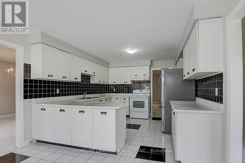 15 Delancey Crescent, Markham, ON - Indoor Photo Showing Kitchen