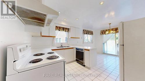 11 Briarcliffe Crescent, Vaughan, ON - Indoor Photo Showing Kitchen With Double Sink