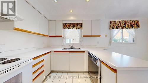 11 Briarcliffe Crescent, Vaughan, ON - Indoor Photo Showing Kitchen With Double Sink