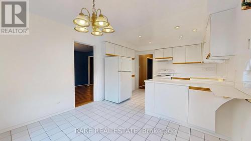 11 Briarcliffe Crescent, Vaughan, ON - Indoor Photo Showing Kitchen