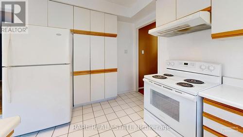 11 Briarcliffe Crescent, Vaughan, ON - Indoor Photo Showing Kitchen