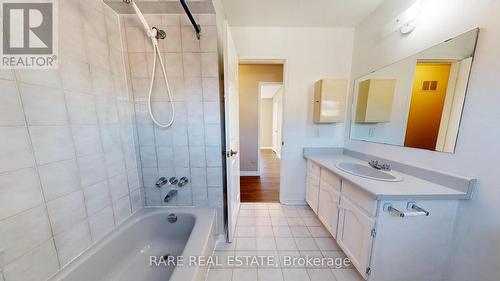 11 Briarcliffe Crescent, Vaughan, ON - Indoor Photo Showing Bathroom