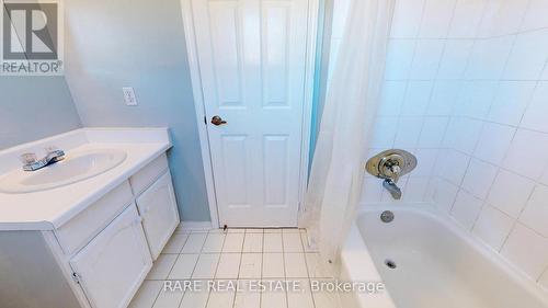 11 Briarcliffe Crescent, Vaughan, ON - Indoor Photo Showing Bathroom