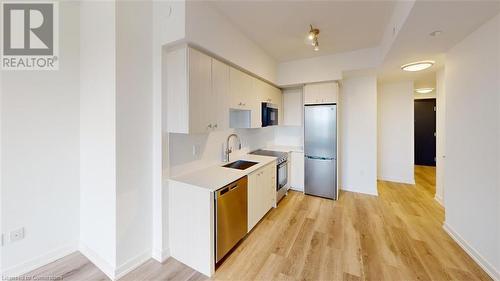 15 Wellington Street S Unit# 1704, Kitchener, ON - Indoor Photo Showing Kitchen