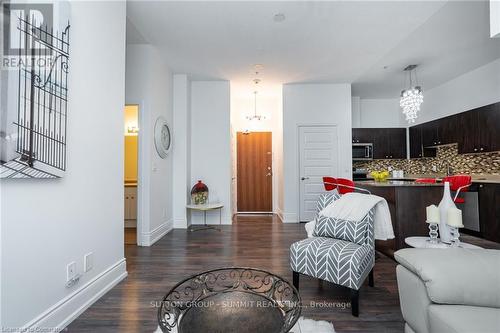 102 - 215 Queen Street, Brampton, ON - Indoor Photo Showing Living Room