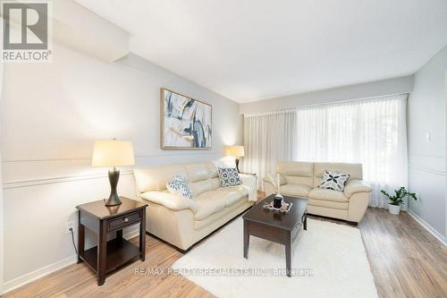 2470 Cobbinshaw Circle, Mississauga, ON - Indoor Photo Showing Living Room