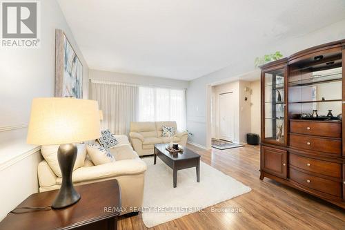 2470 Cobbinshaw Circle, Mississauga, ON - Indoor Photo Showing Living Room