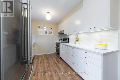 2470 Cobbinshaw Circle, Mississauga, ON - Indoor Photo Showing Kitchen