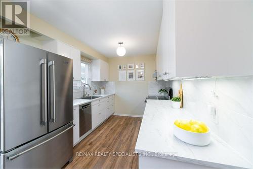 2470 Cobbinshaw Circle, Mississauga, ON - Indoor Photo Showing Kitchen With Stainless Steel Kitchen