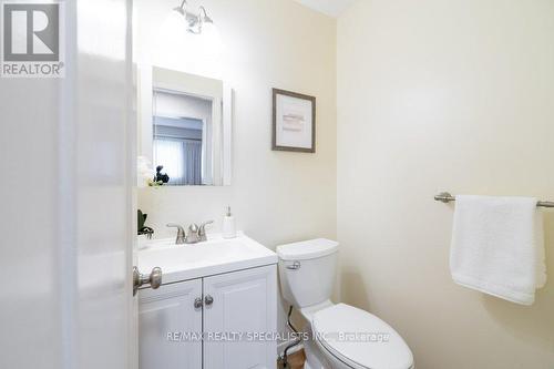 2470 Cobbinshaw Circle, Mississauga, ON - Indoor Photo Showing Bathroom