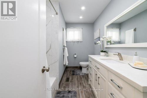 2470 Cobbinshaw Circle, Mississauga, ON - Indoor Photo Showing Bathroom