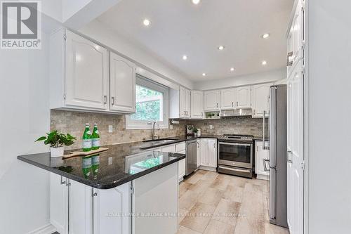 2159 Belgrave Court, Burlington, ON - Indoor Photo Showing Kitchen With Upgraded Kitchen