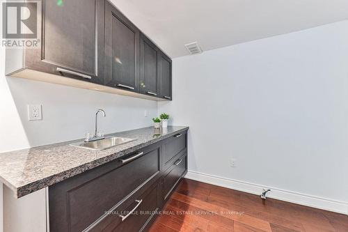 2159 Belgrave Court, Burlington, ON - Indoor Photo Showing Kitchen