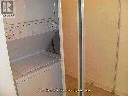 1802 - 4080 Living Arts Drive, Mississauga, ON - Indoor Photo Showing Laundry Room