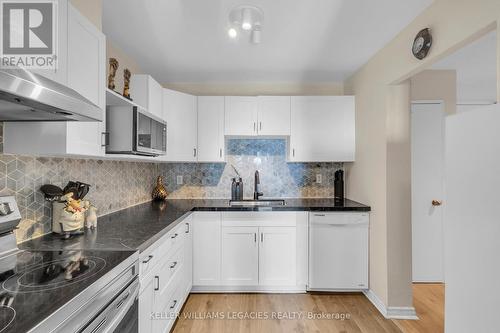 1701 - 145 Hillcrest Avenue, Mississauga, ON - Indoor Photo Showing Kitchen